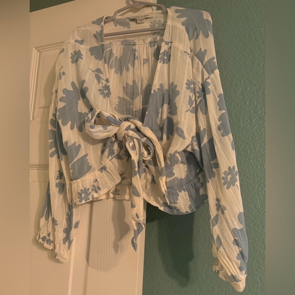 American Eagle Outfitters Blue and White Floral Top